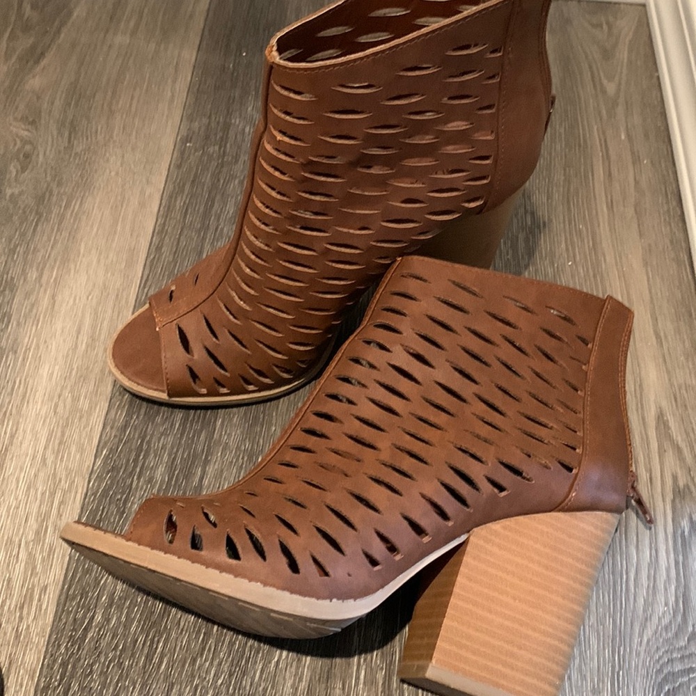 Heeled sandals size 8.5